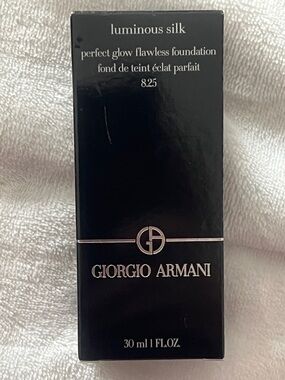 Giorgio Armani Luminous Silk Foundation - orginal formula- shade 8.25